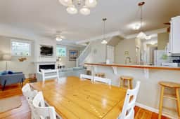 Bella Beach Home with private hot tub walk to beach park and cafe