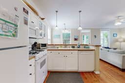 Bella Beach Home with private hot tub walk to beach park and cafe
