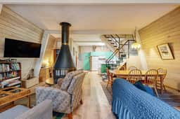 Fun and Unforgettable Beach House Dog friendly with a Great Location