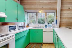 Fun and Unforgettable Beach House Dog friendly with a Great Location