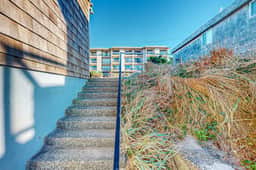 Elegant Condo with Beautiful Ocean Views and Nearby Beach Access