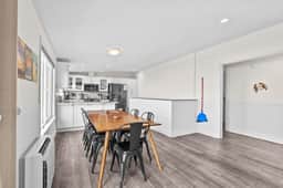 Gorgeous Retreat with Separate Cottage Private Hot Tub and Close Beach Access