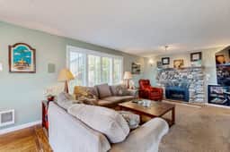 Eclectic home with amazing 360 degree view deck private hot tub and game room