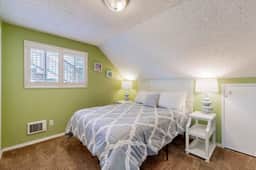 Eclectic home with amazing 360 degree view deck private hot tub and game room