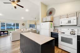 Spacious House with Partial Ocean Views Quiet Location and Two Living Rooms
