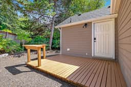 Cottage de la Mer House in Lincoln City with serene porch walk to the beach