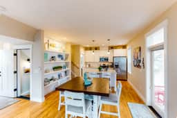 Charming three story getaway with two cozy living areas walk to the beach