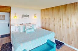 Beautiful ocean front condo with stunning views WiFi steps to beach
