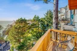 Perfect oceanside getaway with magnificent ocean views and beach nearby