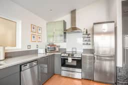 Cozy house with WiFi sweeping ocean views and nearby beach access