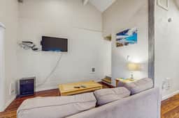 Dog Friendly Oceanside Escape with Easy Beach Access and Peaceful Surroundings