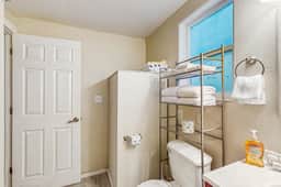 Dog Friendly Oceanside Escape with Easy Beach Access and Peaceful Surroundings