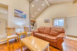 Seven Cozy Cottages Minutes to Beach and Downtown Dogs Welcome