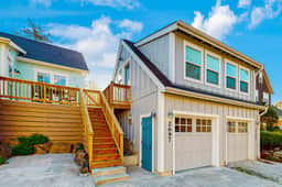 Family friendly home close to ocean private hot tub fireplace and WIFI