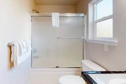 Bright home near beach with fast WiFi fireplace and washer dryer