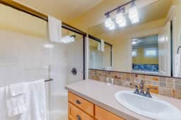 Beautiful Craftsman home with private hot tub and pool table walk to beach