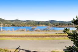Lake view getaway steps from beach with WiFi and private washer dryer