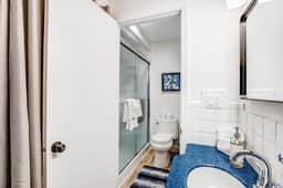 Vibrant polished condo with oceanfront views patio and with easy beach access