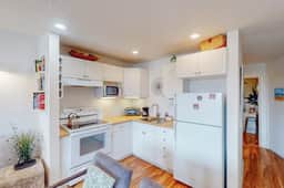 Studio with ocean views wifi washer dryer and gas fireplace
