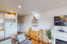 Studio with ocean views wifi washer dryer and gas fireplace