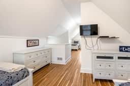 Dog Friendly Beach House with Free WiFi a Furnished Deck Hot Tub and Grill