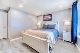 Coastal room near the beach and downtown dog friendly