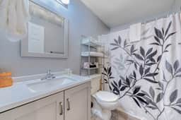 Coastal room near the beach and downtown dog friendly
