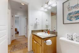 Cottage near the beach with hot tub gas fireplace washer dryer dog friendly