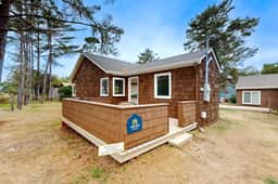 Cozy Coastal Cottage