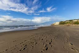 Ocean Views and Pure Luxury Await Dog Friendly Home with WiFi
