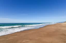 Ocean Views and Pure Luxury Await Dog Friendly Home with WiFi