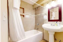 Luxurious and Spacious Renovated Condo with Gorgeous Ocean Views Dogs OK