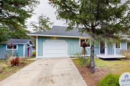 Dog friendly home close to the beach with patio BBQ and WiFi