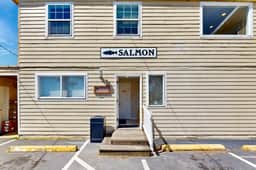 Dog Friendly Studio with Private Balcony Miles of Beach just Steps Away