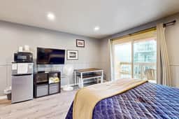 Dog Friendly Motel Room Located Near the Beach and Downtown