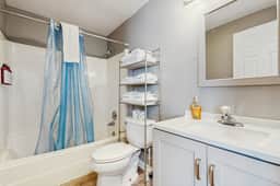 Dog Friendly Room with Kitchen Located Near the Beach and Downtown