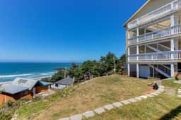 Dog Friendly Condo with Stunning Ocean Views and Easy Beach Access