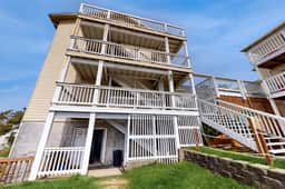 Dog Friendly Studio with Ocean Views WiFi Short Walk to the Beach