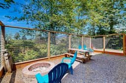 Dog Friendly Home with Ocean Views Private Grill Full Kitchen and Free WiFi