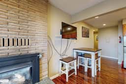 Oceanview Condo with Easy Beach Access and Full Kitchen Dogs OK