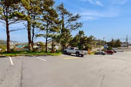 Dog Friendly Suite with Ocean Views Balcony Free WiFi and Nearby Beach Access