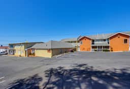 Upper Level Studio with Sweeping Ocean Views Dog Friendly