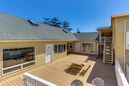 Lower Level Oceanview Studio with Balcony and Close Beach Access Dogs OK
