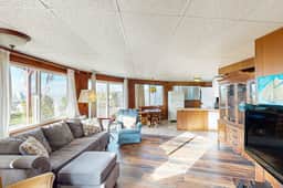 Spacious Dog Friendly Getaway with Boat Parking Perfect for Two Families
