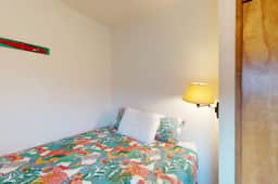 Mid century modern styled home with patio WiFi washer dryer walk to beach