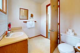 Mid century modern styled home with patio WiFi washer dryer walk to beach