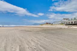 Spacious Family and Dog Friendly Home with New Private Hot Tub and Smart TVs