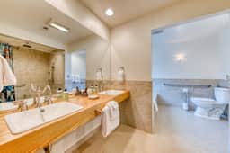Family and dog friendly home near the beach with disability access