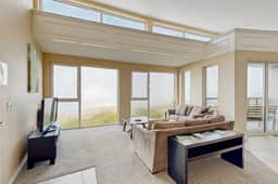 Modern Waterfront Condo Right on the Pacific Ocean Dogs Welcome