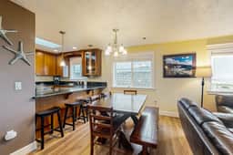 Luxurious Oceanfront House with Ocean Views and Beach Access Dogs OK